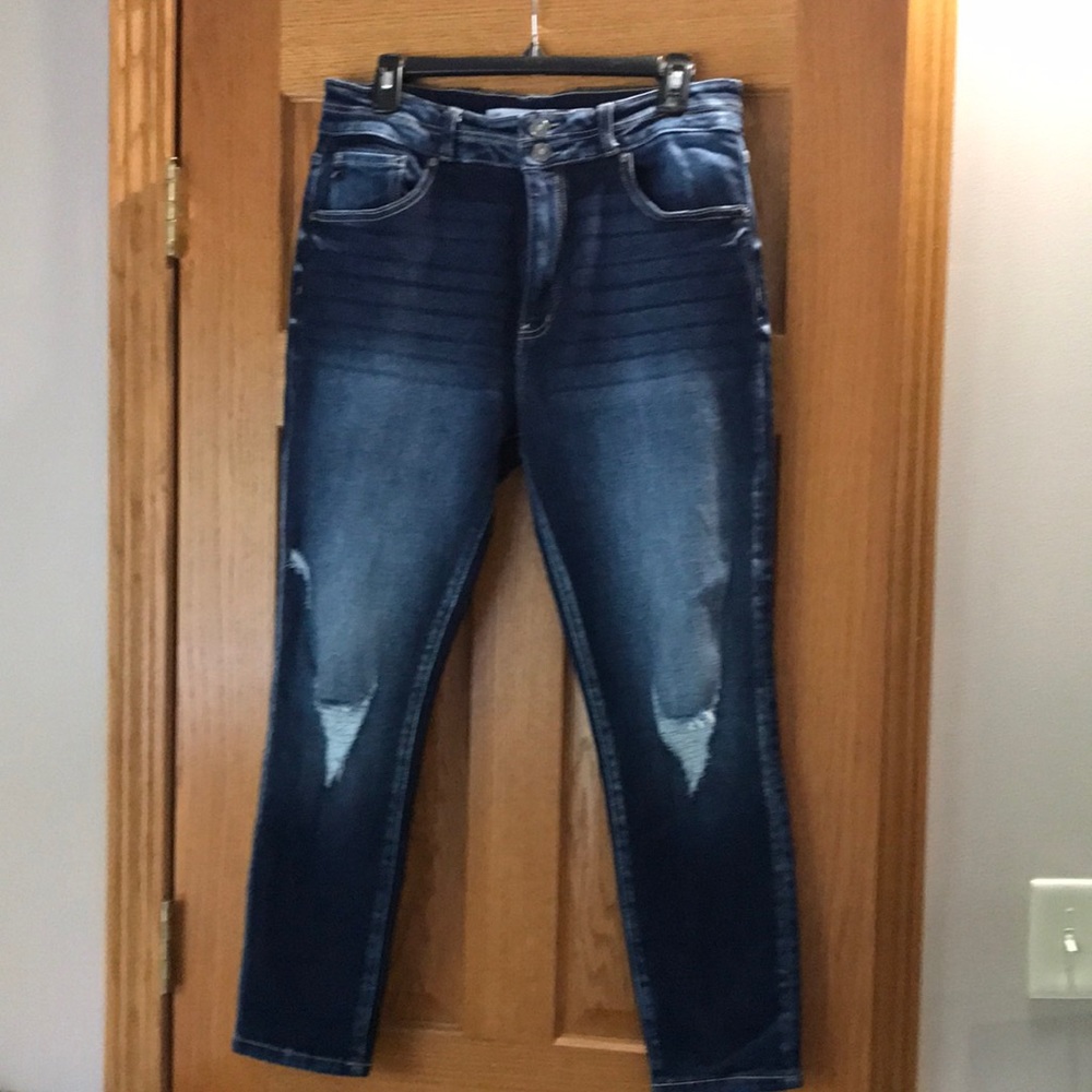 KanCan distressed, crop jeans